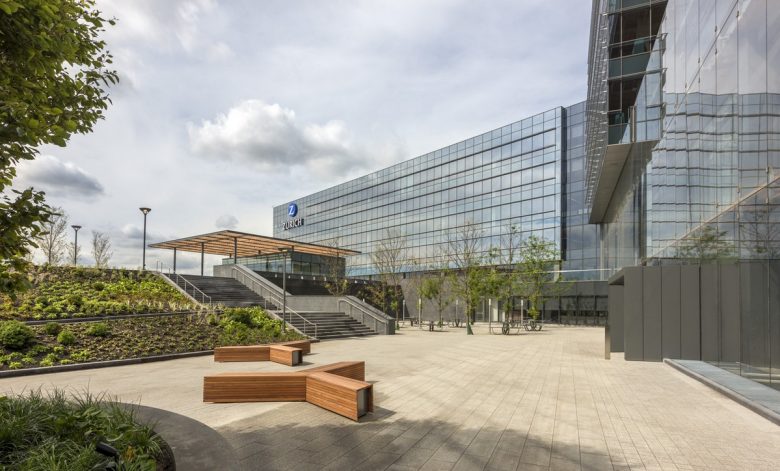 Zurich North America Headquarters in Schaumburg by Goettsch Partners